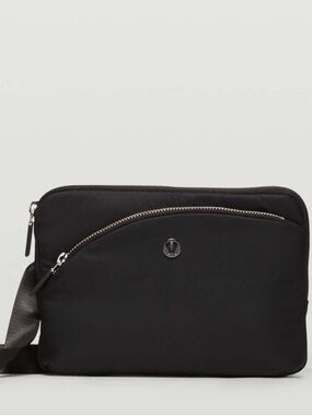 LuLulemon Curved Lines Black Messenger Crossbody Bag